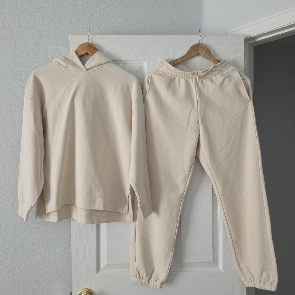 UNIQLO Set Women's Cream Hoodie and Jogger Pants/ Medium/ NWOT